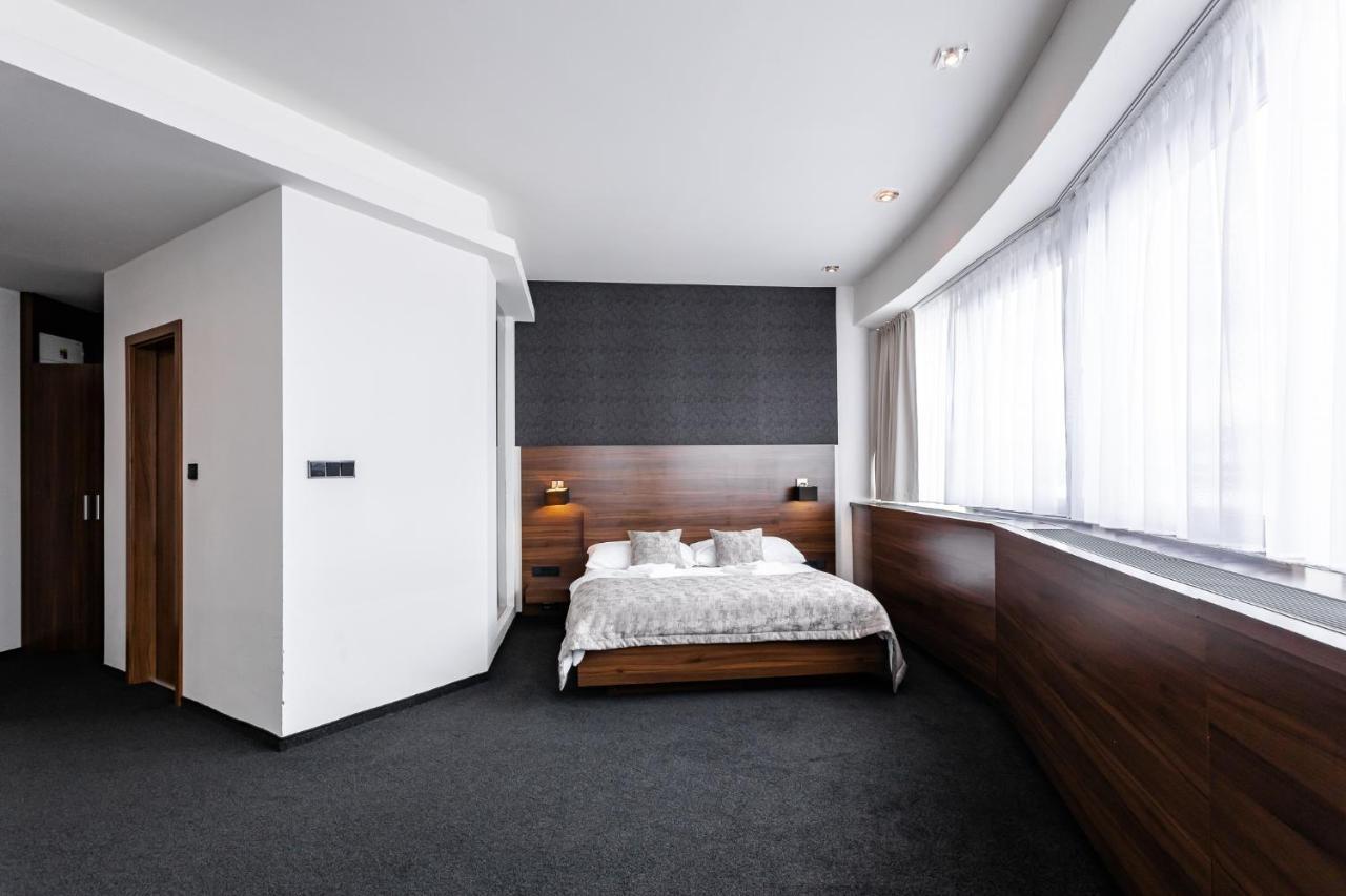 Tempus Club Garni Hotel Bratislava Buitenkant foto