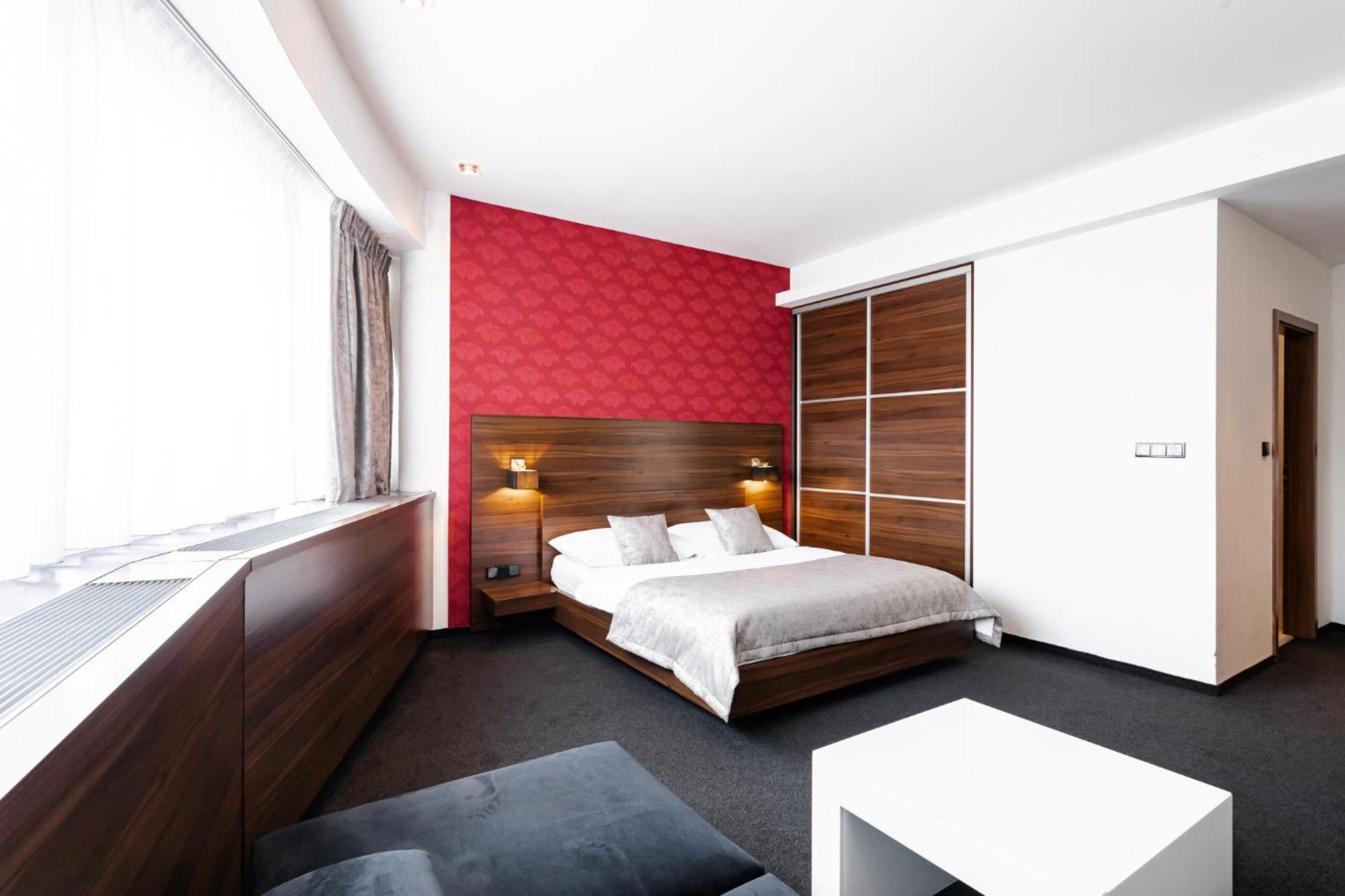 Tempus Club Garni Hotel Bratislava Buitenkant foto