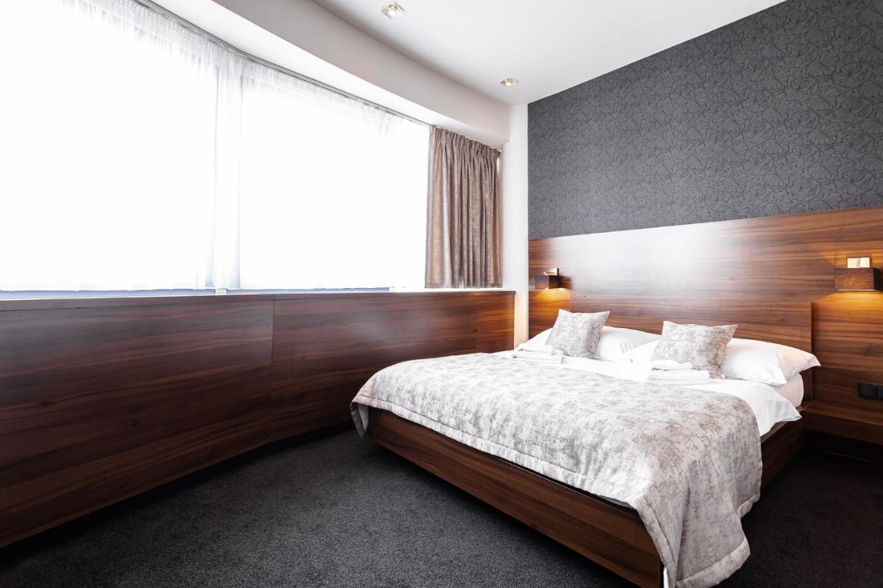 Tempus Club Garni Hotel Bratislava Buitenkant foto