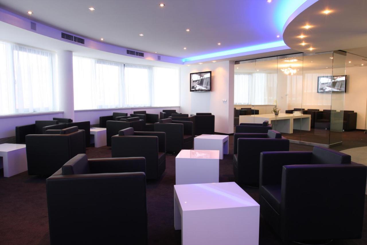 Tempus Club Garni Hotel Bratislava Buitenkant foto