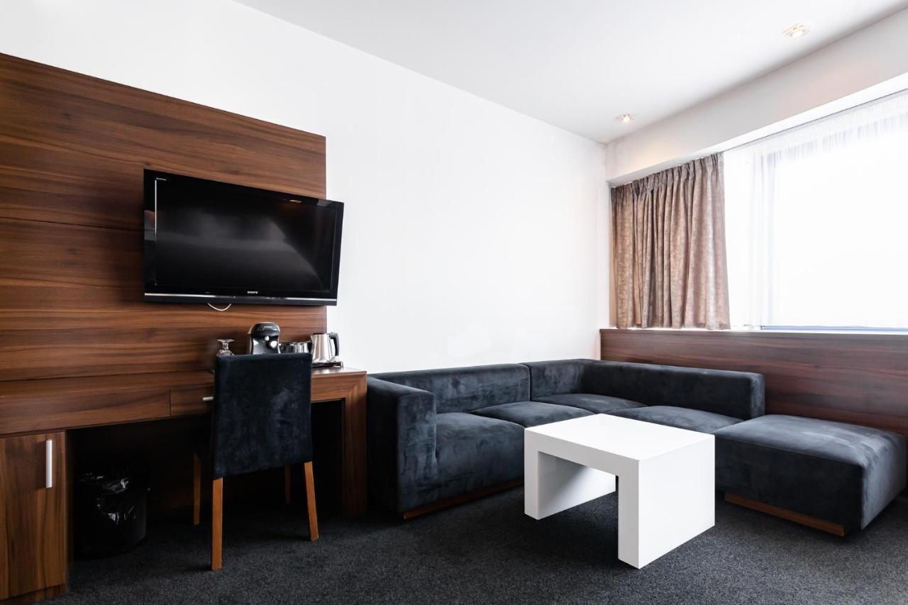 Tempus Club Garni Hotel Bratislava Buitenkant foto