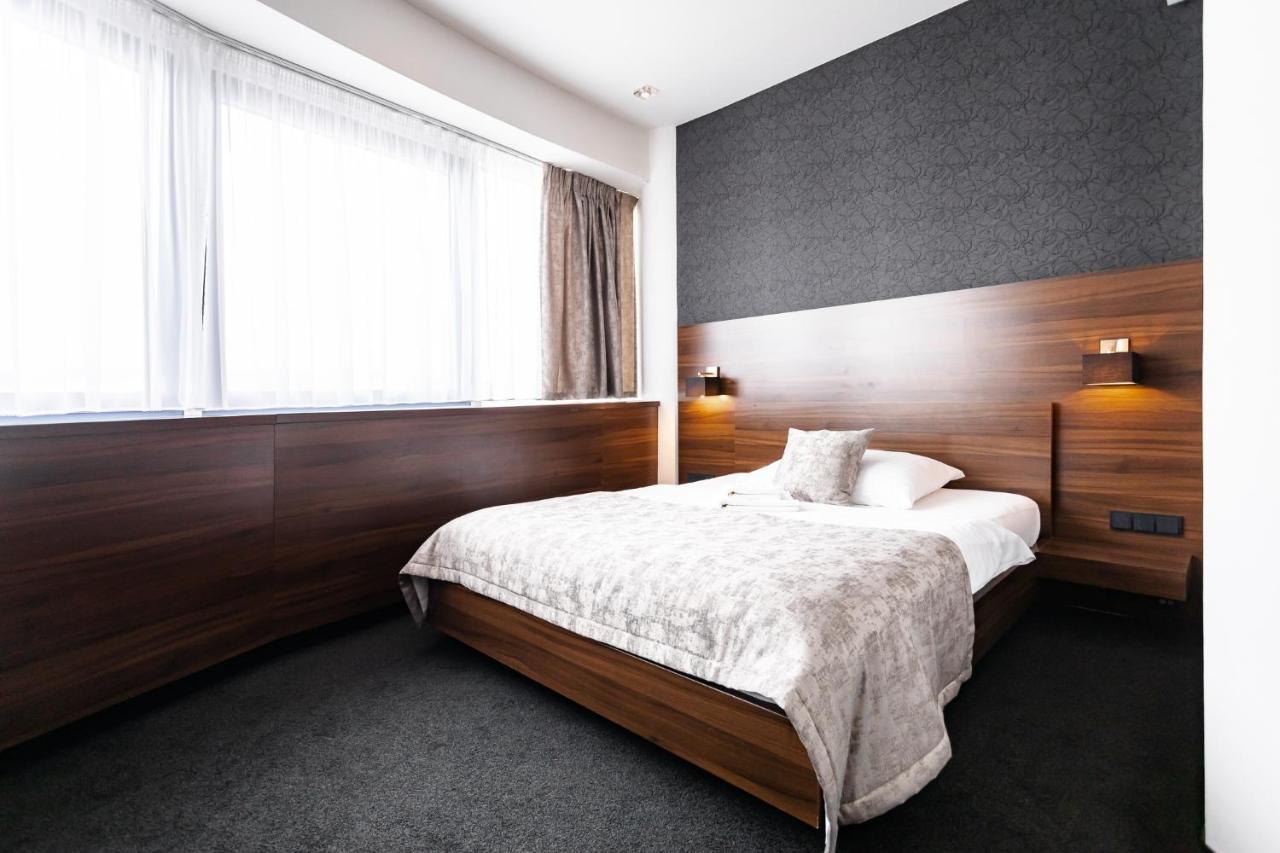 Tempus Club Garni Hotel Bratislava Buitenkant foto