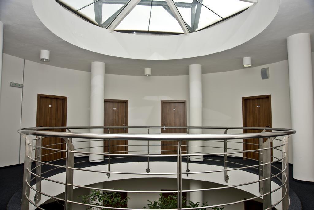 Tempus Club Garni Hotel Bratislava Buitenkant foto