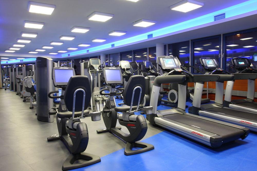 Tempus Club Garni Hotel Bratislava Buitenkant foto
