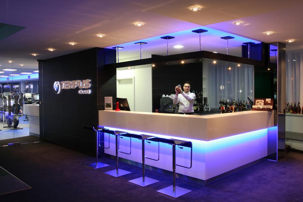 Tempus Club Garni Hotel Bratislava Buitenkant foto